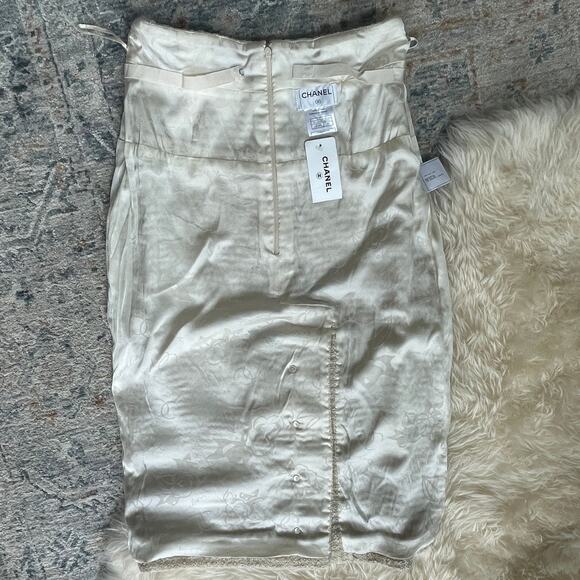CHANEL 07A Skirt FR 40 | Cream Wool Tweed, Gold Chain Waist, Silk Lined, NWT - Picture 11 of 16